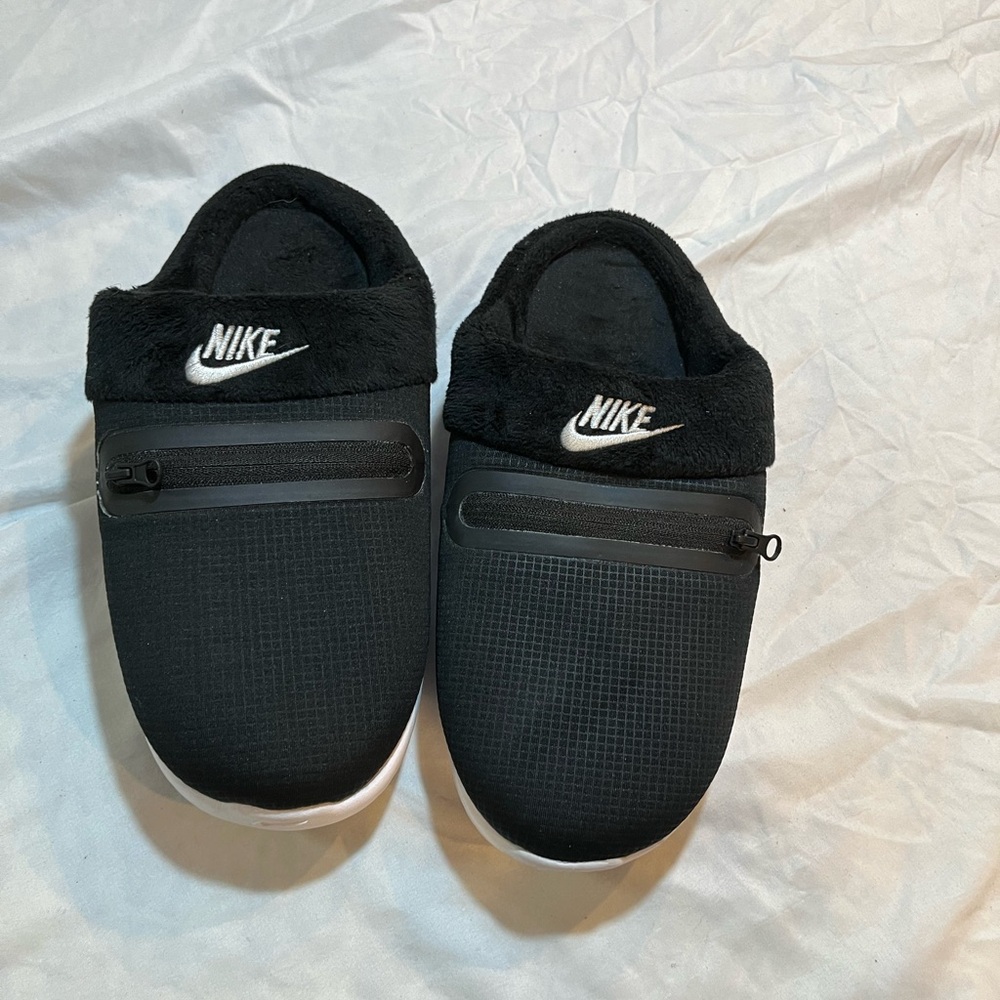 Nike Black Fleece-Lined Slip-Ons women’s size 7 excellent condition